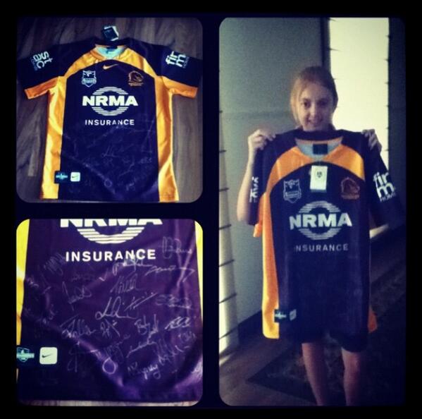 allisonhemmo_'s tweet photo. @brisbanebroncos Check out my Broncos jersey with everyone's signature! ❤️ #BrisbaneBroncos http://t.co/36xUAHNSfZ