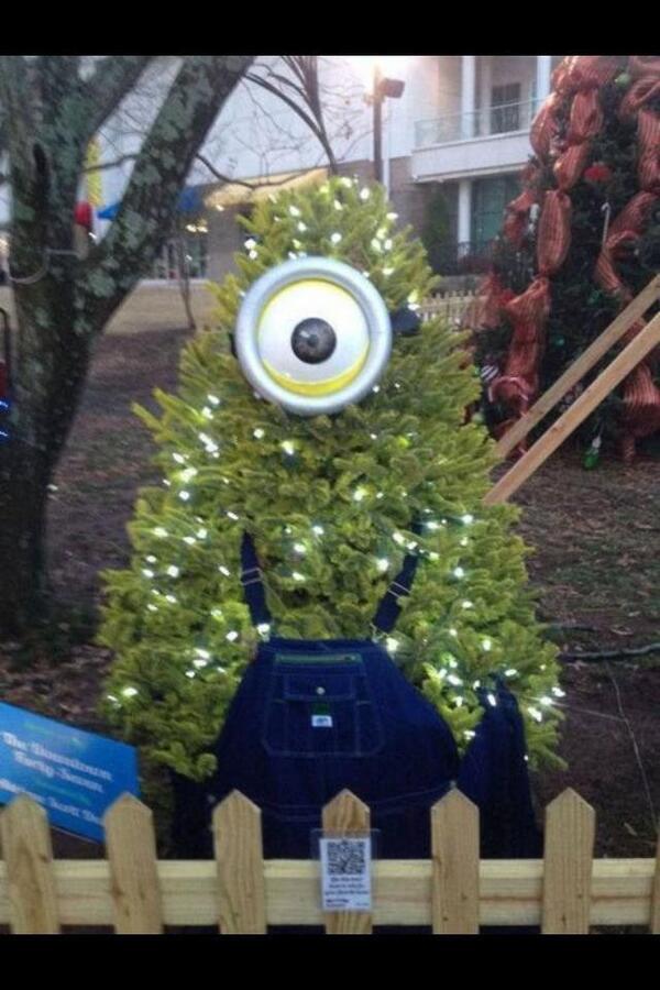 HumourHive's tweet photo. Please ReTweet!!! 'Minion Xmas Tree' by http://t.co/quYol6pDRG -- http://t.co/0rsk4HrqF9