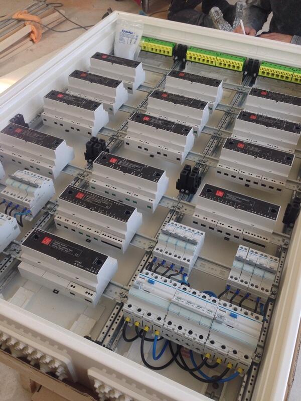 Vandaag de schakelkast bouwen.#domotica #duotecno.