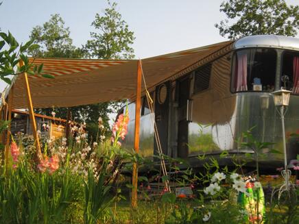 WeekendGlamping's tweet image. #Glamping #MidiPyrénées, #Airstream 40's au 70's, Belrepayre Airstream &amp;amp; Retro Trailer Park : bit.ly/Nrgajz.