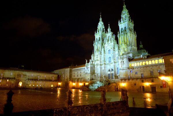 A3Noticias's tweet photo. ¿Es la Plaza del Obradoiro en Santiago de Compostela la más bonita de España?Ayúdanos a elegir http://t.co/LllU6rIOo6 http://t.co/u4OkD3enhg