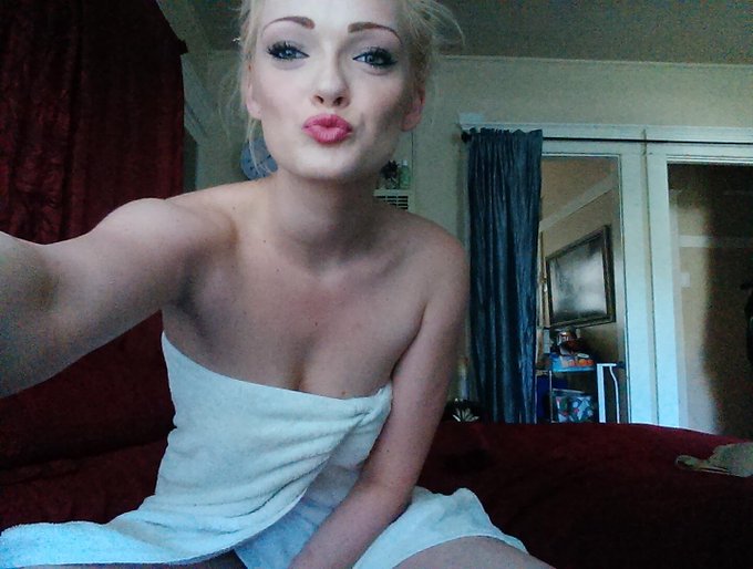 #HappyMonday #Kisses http://t.co/AnVDIpuQPF<a href="/tag/happymonday"class="tags">#HappyMonday</a><a href="/tag/kisses"class="tags">#Kisses</a>