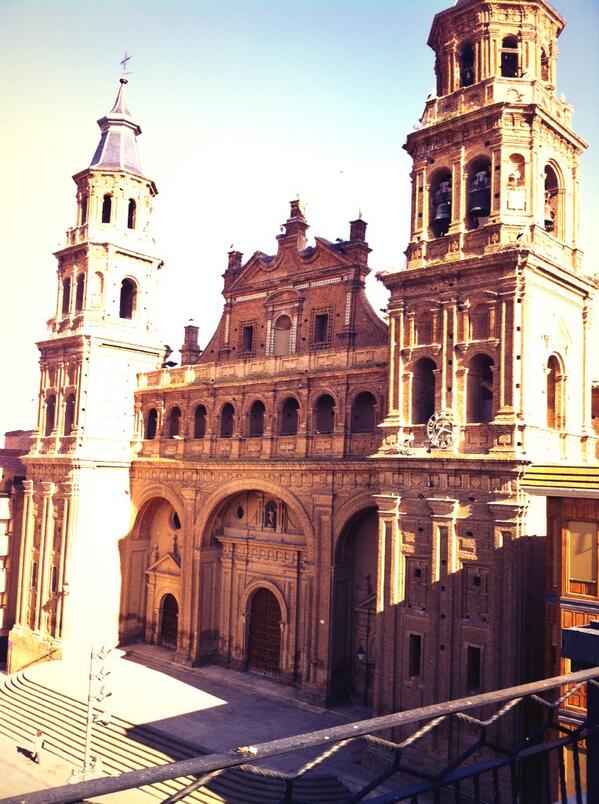 ...otra foto más de la Colegiata. Es espectacular!!! #Alfaro