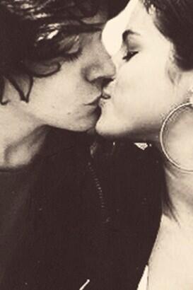 HornyMsGomez's tweet image. Me and @TwitorFake kissing