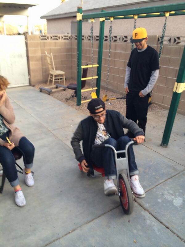 TallDarkNigga's tweet image. @daWSBandit @Drugdealer10 picking up the bae. #freelaylow