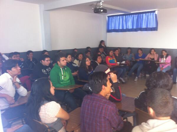 ColegioColosio's tweet photo. alumnos de preparatoria en plática sobre #alcoholimetro @TransitoPachuca http://t.co/d1F4bM6nq6