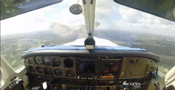 ABC's tweet image. VIDEO: Windshield explodes as bird slams into plane over Florida: abcn.ws/1dphx8Q - @abcWNN -