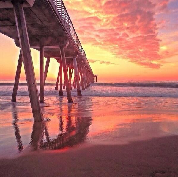 SunsetPorn's tweet photo. Hermosa Beach, California http://t.co/7phsFKvMPG