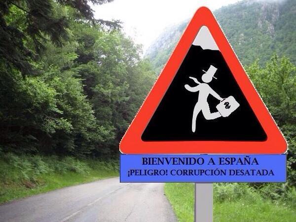 _Paisajes_'s tweet photo. Nos acaban de mandar una foto de los carteles que están poniendo en las fronteras de entrada a España. http://t.co/v8BXiwrDK8