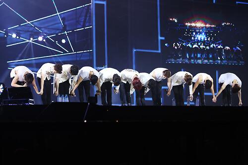 FlyWith15boys's tweet photo. Cuando llegaron a nuestra vida, aprendimos a vivir♥
Gracias por todo
Super Junior♥ http://t.co/M8deYfhStq