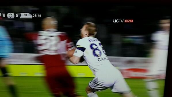 laciifanatik's tweet photo. "@DogusOfficial: #BırakinFutbolumuzuOynayalim #dokunmaFenerBahceme http://t.co/8qNSffE0dF"