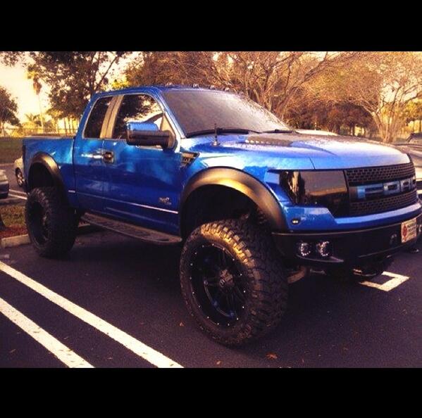 KGCUSTOM's tweet photo. Who likes the raptor in blue?  #‎raptor #‎ford #‎truck #kgcustom http://t.co/lCknWNlftI
