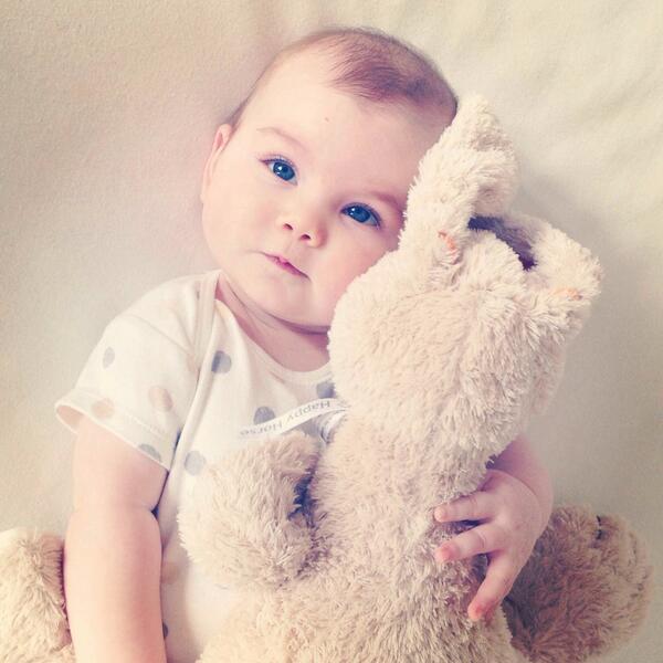 gemgreeneyes's tweet photo. Soooo, my little baby thinks she's modelling for #Vogue http://t.co/05TLSoMMXs