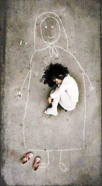 ChinaAdoptions's tweet photo. This child has never seen her mom so she drew her and fell asleep with her. #orphan #adoption #family #orphanage http://t.co/KiCq90naLZ