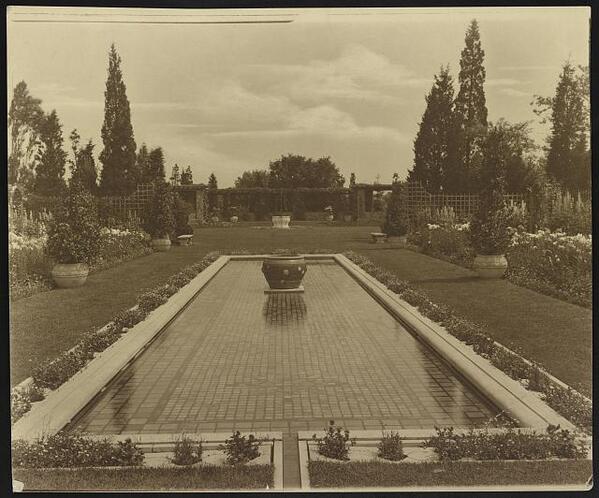 HistoryHour's tweet image. "Beacon Hill House," Arthur Curtiss James house, Beacon Hill Road, Newport, Rhode Island