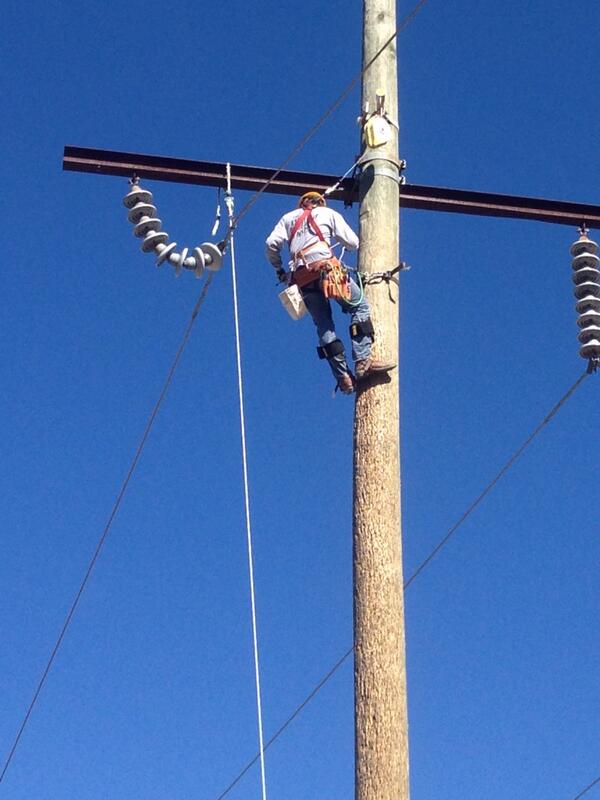 Collinlsmith's tweet photo. Hangin insulators #65ft http://t.co/Fx2a9UdZfS