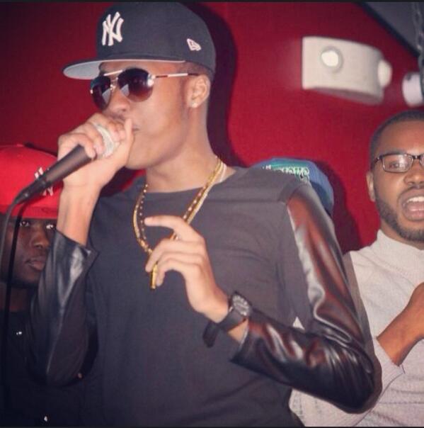 THELIBKOLABO's tweet photo. @veve_male_a in the mic #performing @ #dolcelounge #jersey #libkolabo #sws http://t.co/fTJKH05611