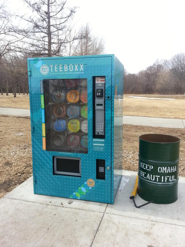 jkramrod's tweet photo. Ladies and gentlemen, 
The disc golf vending machine.
#DoYouBelieveInMiracles #YesYesYes #DiscSwag #SeymourSmith http://t.co/BPZhbQxWpk