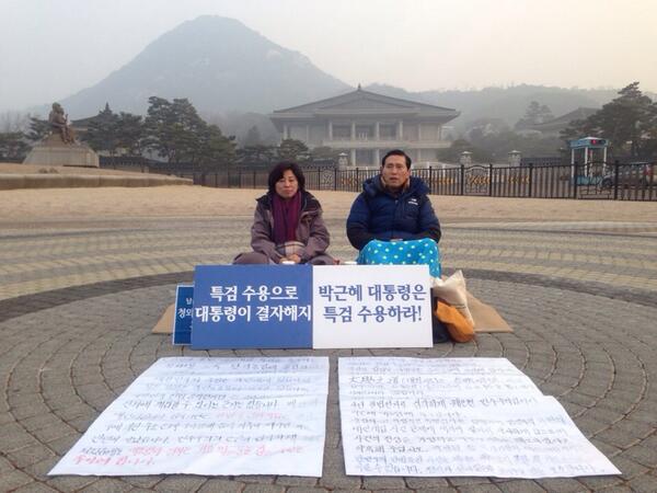 nisoon's tweet image. 남윤인순 의원, 이학영 의원의 청와대 앞 단식노숙농성 2일째 소식 전해드립니다. 오늘도 많은 지지와 응원 부탁드립니다. #의원실