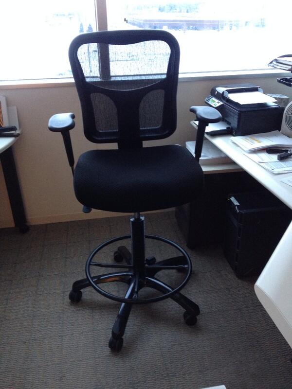 Mnbaker1007's tweet photo. Big day #newchairatwork http://t.co/lwoHBYGcI1