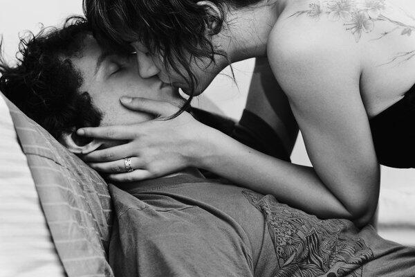 DichoRomantico's tweet photo. No digas nada, amor. Sólo bésame. http://t.co/vtohVNT9Du