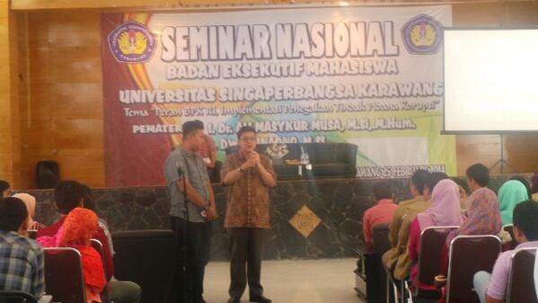 sahabat_amm's tweet photo. peserta seminar antusias menanyakan ttg berbagai persoalan bangsa pada Cak @AliMasykurMusa. #AMMNews @Singaperbangsa http://t.co/h1yQsWTlBa