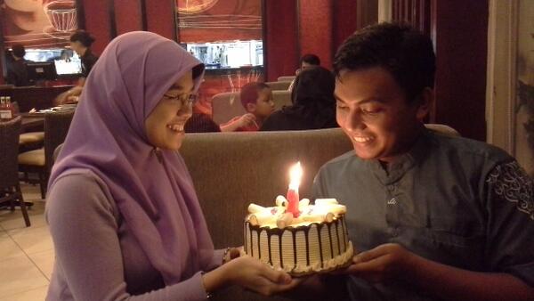rahmiduta's tweet photo. Barakallah fii umrik @rahmat_unj http://t.co/8arUxoHBLX