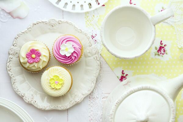 auspost's tweet photo. There is nothing vintage about how @blossomblends sells its wares online http://t.co/uMC7cKPjDv http://t.co/L9DiKVC8uP
