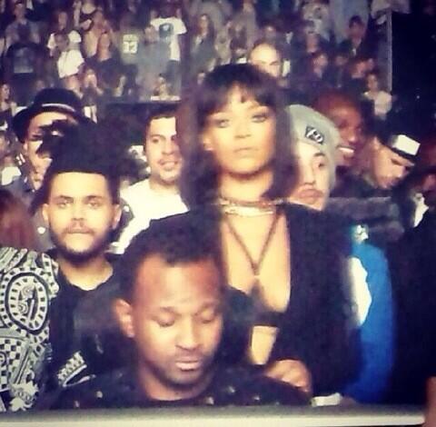 b00kmarq's tweet image. abel: must not look at rihanna. thats all champagne papi's.
rihanna: hmmm ima suck his dick later