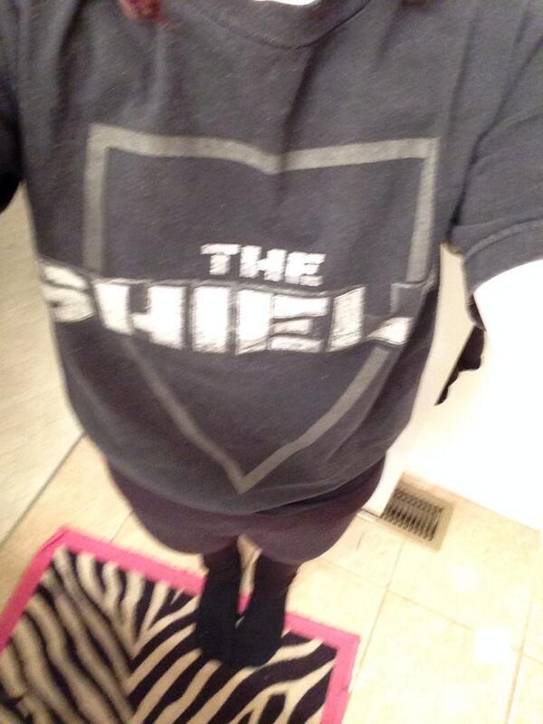 Shield_Fanpage's tweet image. Supporting my boys tonight (: @WWERollins @WWERomanReigns @TheDeanAmbrose