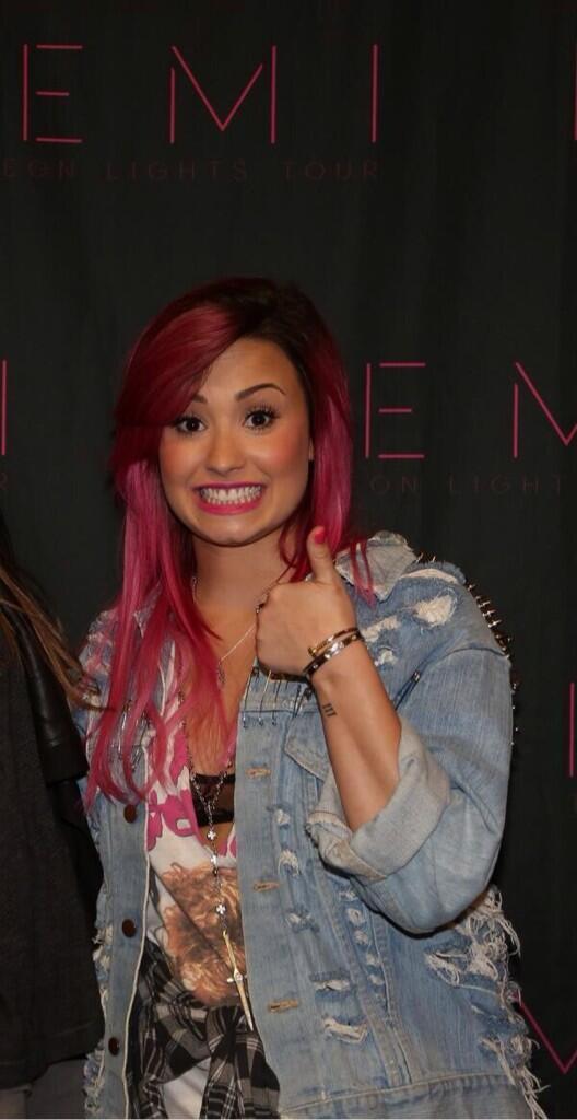 Are you sure everything is fine <a href="/weedbrcwnies/">Jauregui.</a>? Looks a bit forced.