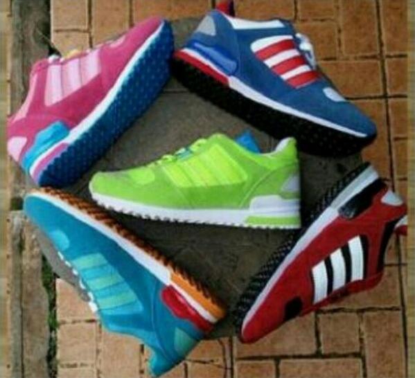 FetrikOctoP's tweet photo. LIMITED STOCK ADIDAS ZX Rp325.000 size 37-44. Include Box Exclude Ongkir how to order? Sms08988402385 Pin740513EA http://t.co/gTbKePEs2L