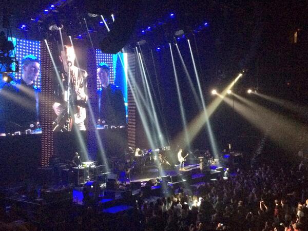 claudiapav's tweet photo. Kings of Leon!!! http://t.co/2NpHP5eqDm