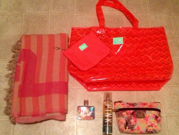 VTechVSPINK's tweet photo. #LT the prizes YOU could be winning to take on SPRING BREAK 2014 #PINKspringbreakVT 🌴💗🌞💚 tweet us by Sunday! http://t.co/dxIF4u0kPf