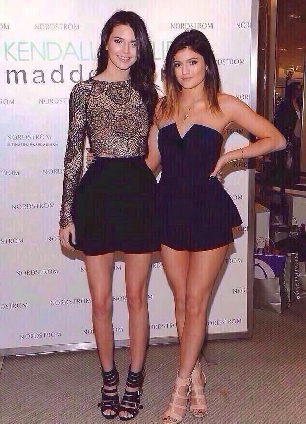 ThePreppyLife_'s tweet photo. KENDALL &amp; KYLIE ARE FLAWLESS http://t.co/ClibExJ0mx