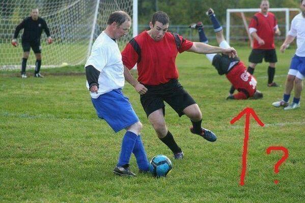 FootballFunnys's tweet photo. WTF?? http://t.co/pyDatuUxqV