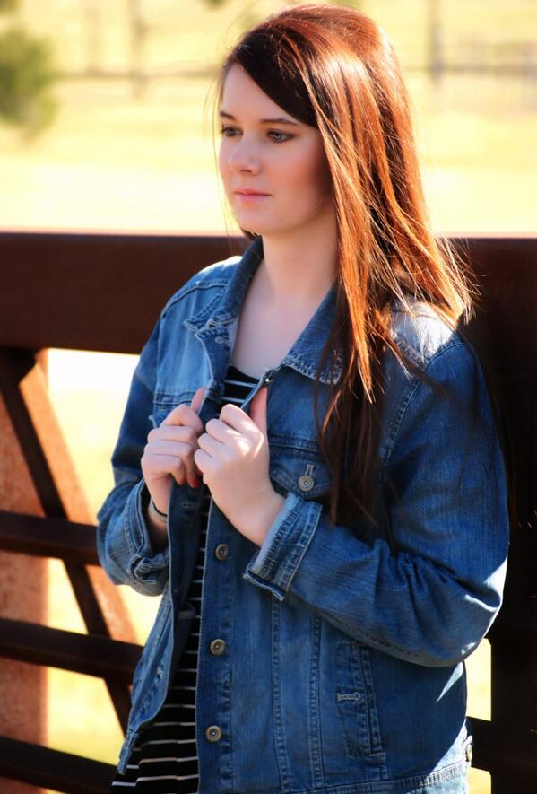 IzzyModel's tweet image. Decided to do a freelance shoot while in Nashville for my interview! #model #photographg #bridge #longhair #bluejean