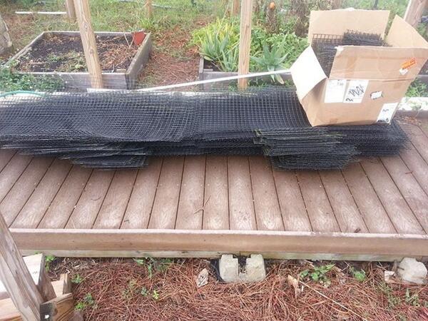 EFSCEC's tweet image. 02/22-02/23: We cut 190 out of the 875 oyster cages last weekend, meaning we have 685 cages left to cut. Thanks t...