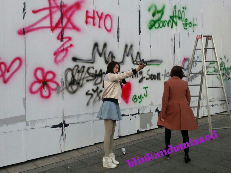 140225 SM사옥앞, 낙서하는 소녀들 + 그래피티 사진