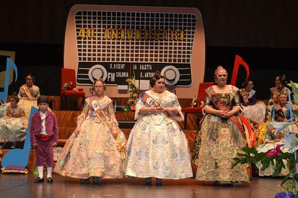Ajuntaldaia's tweet photo. La Saletta presenta a sus falleras mayores de este año #aldaia #fallas http://t.co/Mlu1RfcYl7 http://t.co/zXqmSlcjHU