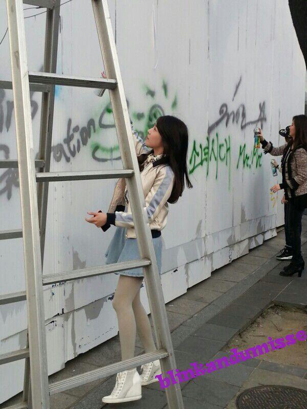 140225 SM사옥앞, 낙서하는 소녀들 + 그래피티 사진