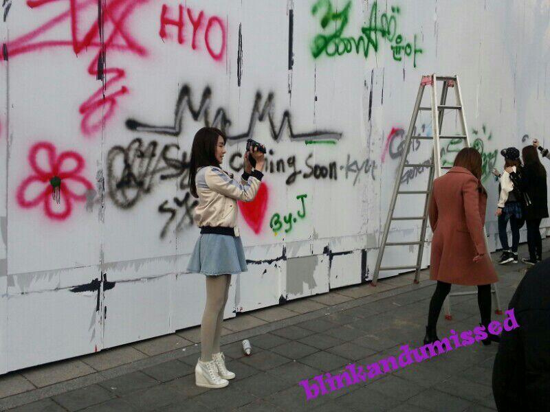 140225 SM사옥앞, 낙서하는 소녀들 + 그래피티 사진