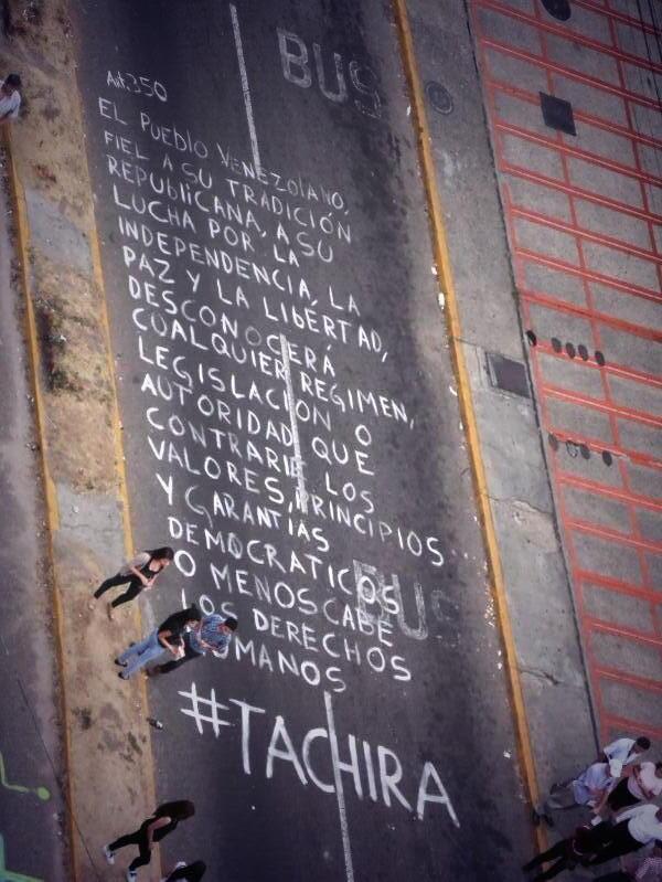HectorMoralesE's tweet photo. Desde el Tachira le recordamos el Art. 350 al presidente ilegitimo @NicolasMaduro #conclubarricada #25F http://t.co/0kXMeBaBrM