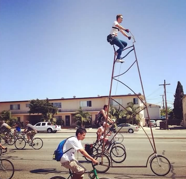 QueenBeerJeans's tweet image. #QBknowledge | Crazy ride on a 14,5ft bicycle.
