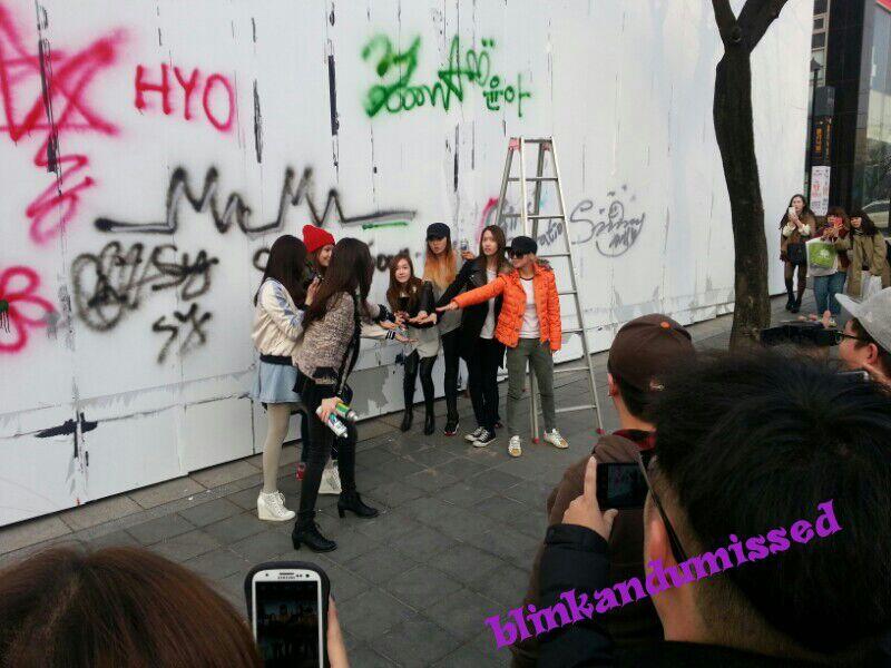 140225 SM사옥앞, 낙서하는 소녀들 + 그래피티 사진