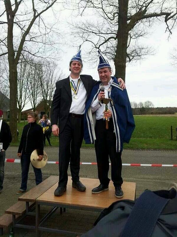rtvoostcarnaval's tweet photo. Prins Bertus regeert over #middelsloekers. Hij zal,zoals hij zelf zegt, in elk geval niet te diep in t glaasje kijken http://t.co/3u5a4ucSmX