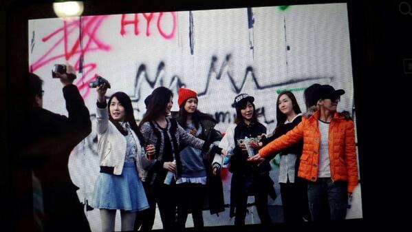 [PIC][25-02-2014]SNSD xuất hiện và vẽ Graffiti trước tòa nhà SM vào chiều nay BhToMJtCUAAye68