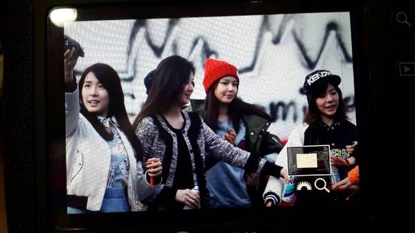 [PIC][25-02-2014]SNSD xuất hiện và vẽ Graffiti trước tòa nhà SM vào chiều nay BhTokU3CcAEM6tS