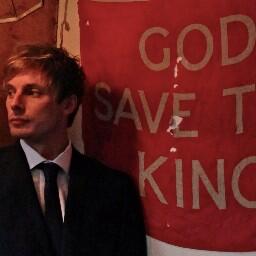 LOTS_4_ever's tweet image. God save the king #merlin #arthurpendragon @BringMerlinBack