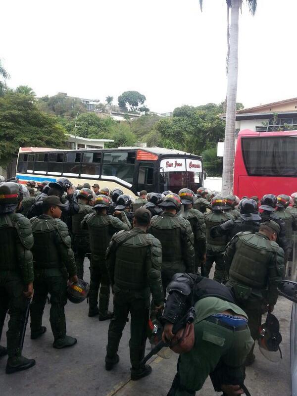 Este fue el recibimiento en la embajada cubana BhU9UM_CcAAyRFa